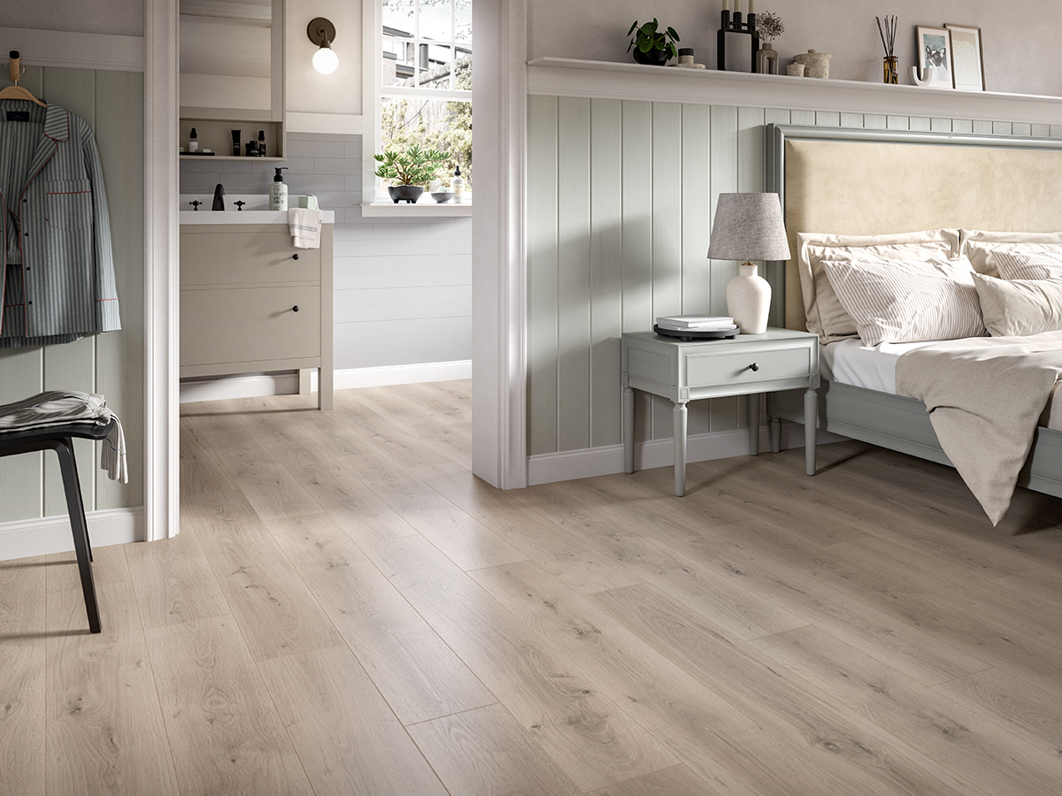 Parchet laminat Egger Nature Sense 2025, Stejar Pinot gri deschis, format Clasic, 8 mm/32 (AC4), Aqua 24